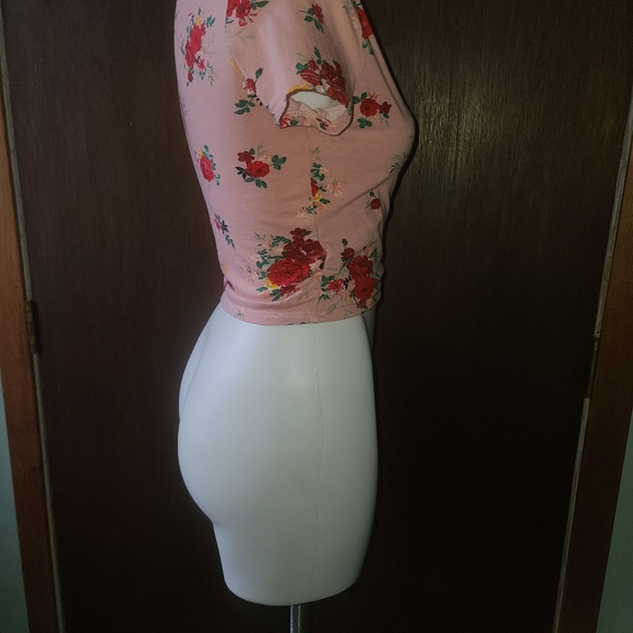 Two 2 crop tops - Picture 7 of 8